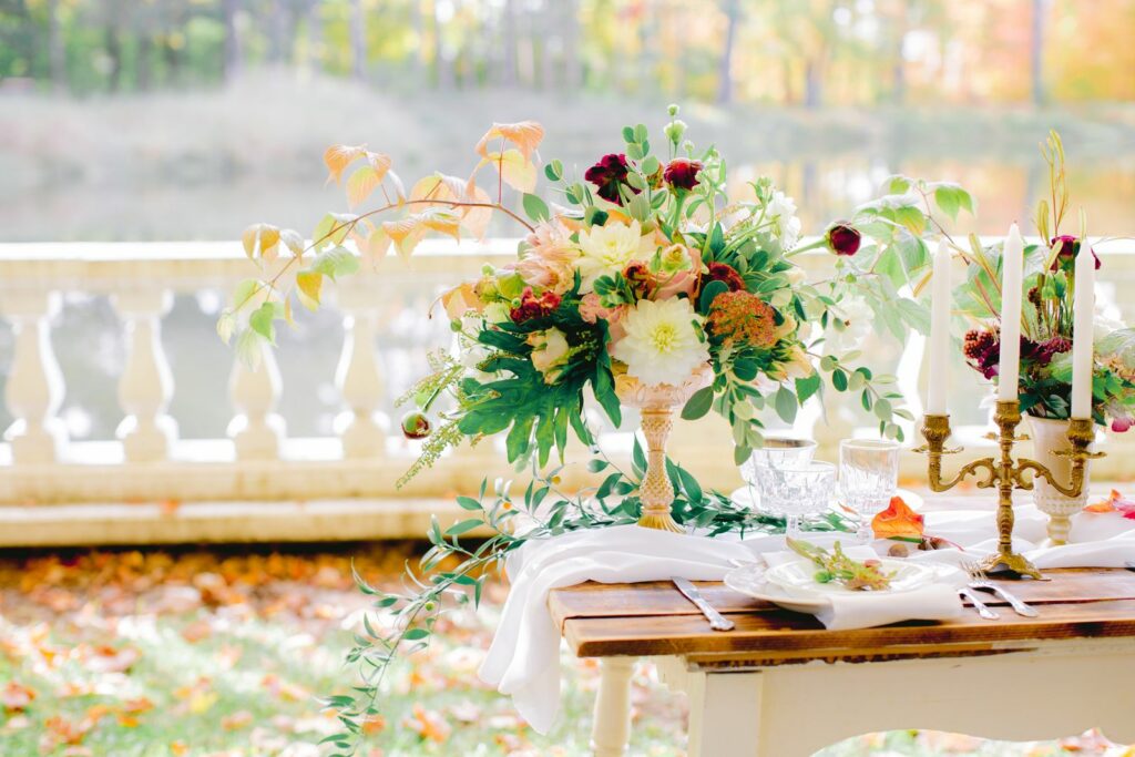 Fleuriste À la vie au vert – compositions automne terrasse balustrade