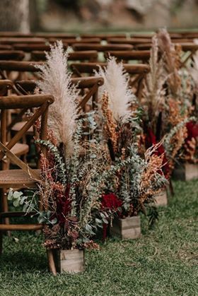 Fleuriste À la vie au vert – décor allée cérémonie pampas fleurs séchées