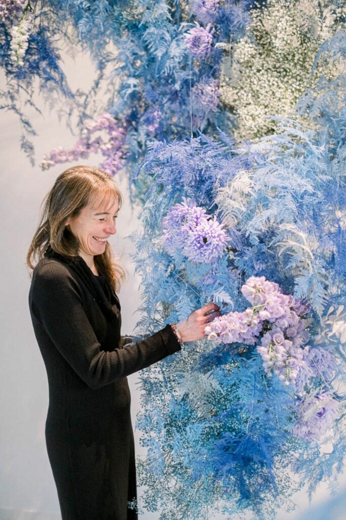 Fleuriste À la vie au vert – fleuriste mur floral bleu lilas