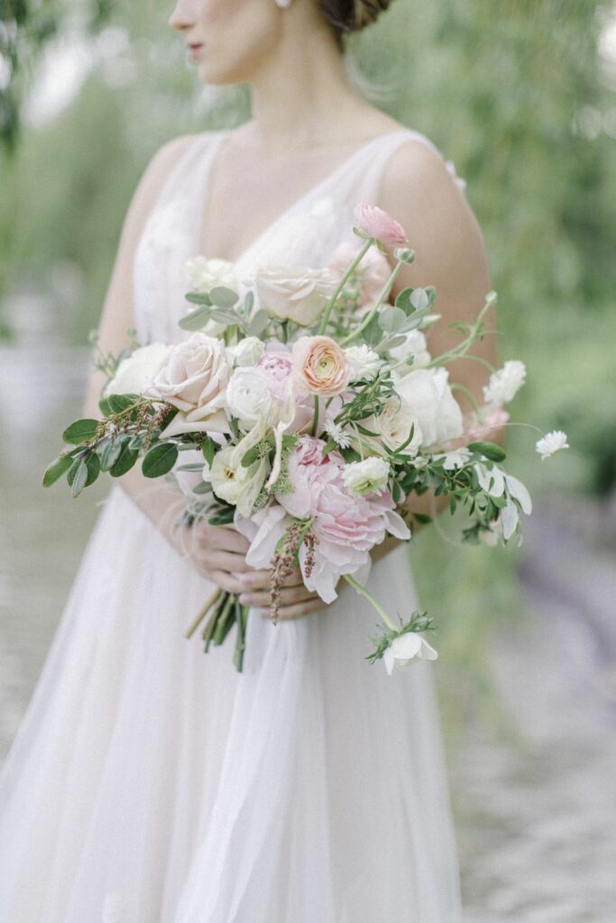 Fleuriste À la vie au vert – mariée bouquet rose poudré