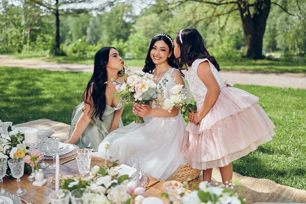 Fleuriste À la vie au vert – mariée bouquetières table pique-nique