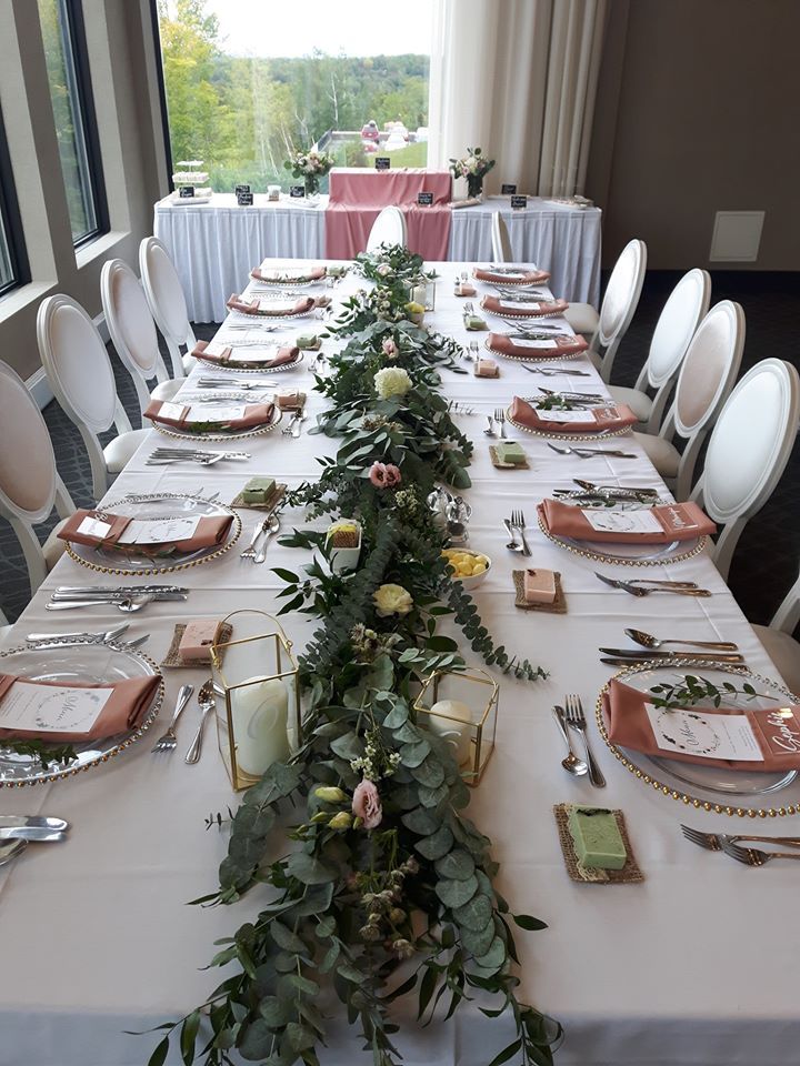 Fleuriste À la vie au vert – table banquet chemin verdure