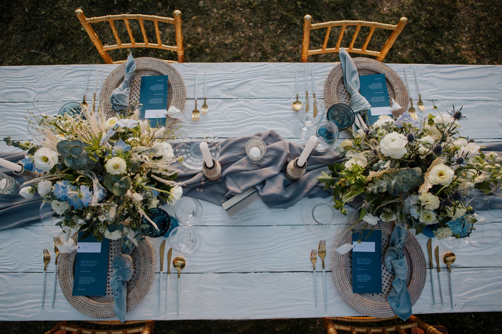 Fleuriste À la vie au vert – table bleu poudré vue dessus