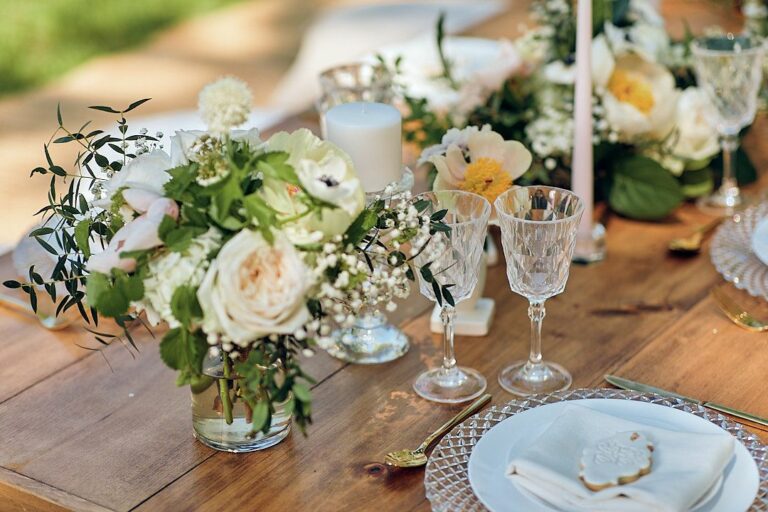 Fleuriste À la vie au vert – table jardin centre blanc vert bougies