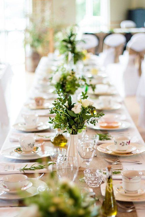 Fleuriste À la vie au vert – table vintage tasses thé petits vases